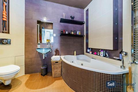 67 Rowan Close, London, W5 4AL