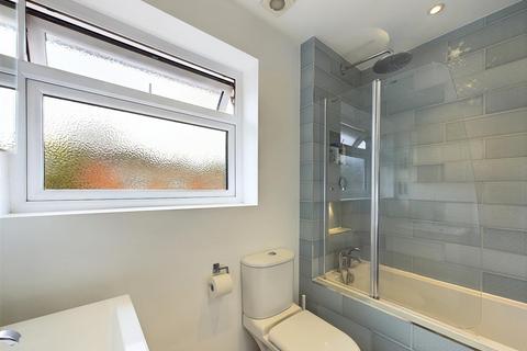 7 Thames Drive, Ruislip, HA4 7AY