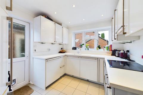 7 Thames Drive, Ruislip, HA4 7AY