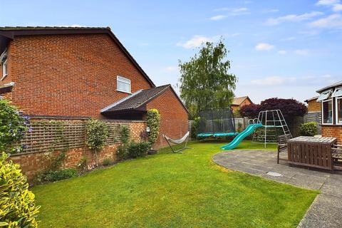 7 Thames Drive, Ruislip, HA4 7AY