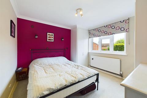 7 Thames Drive, Ruislip, HA4 7AY