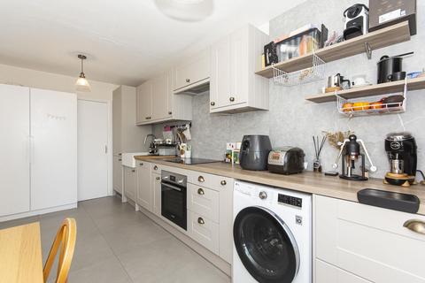 2 bedroom flat to rent, Eagle Heights, The Falcons, Battersea SW11