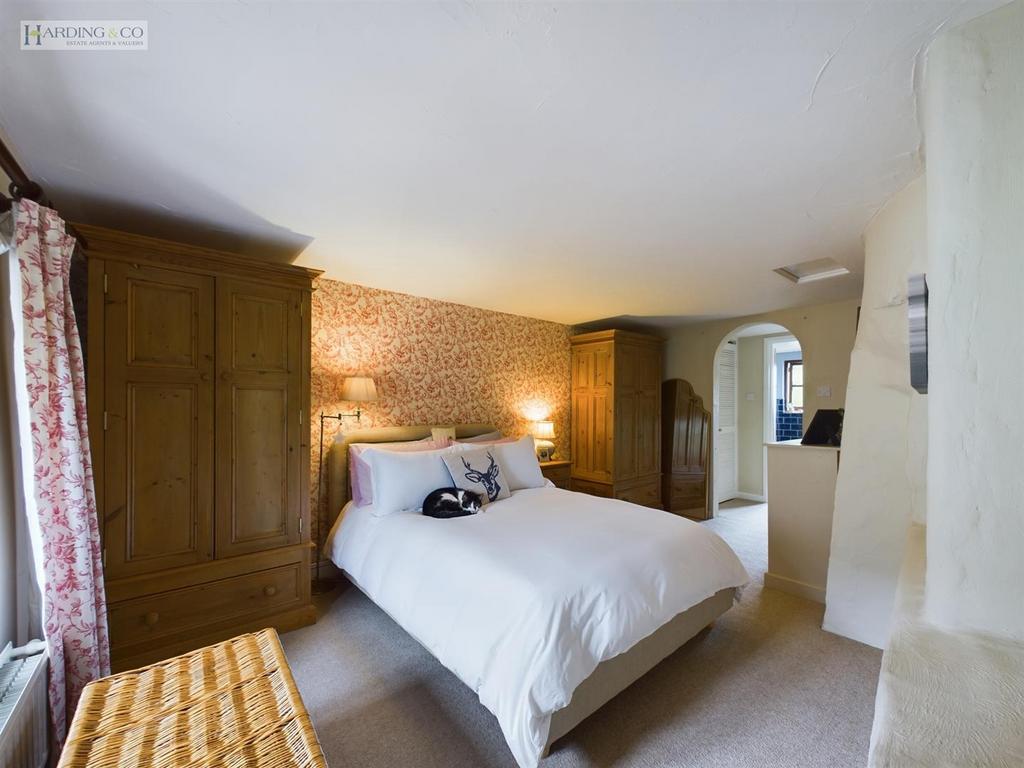 Bedroom 1.jpg