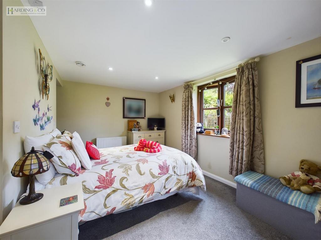 Bedroom 5.jpg