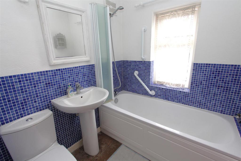 Bathroom.JPG