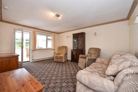 36 Andover Road, Ludgershall, Andover, SP11 9LZ