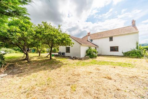 2 bedroom cottage for sale, Charming cottage situated within 1/3 of an acre on the fringes of Claverham