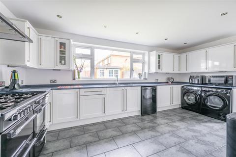5 bedroom detached house for sale, Cliff Gardens, Peacehaven