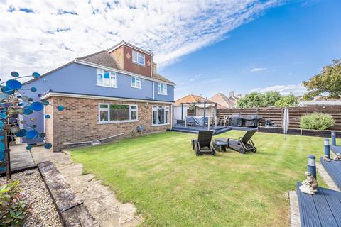 5 bedroom detached house for sale, Cliff Gardens, Peacehaven