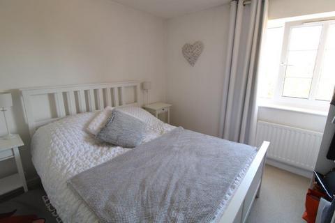 3 bedroom property to rent, Sedgemoor Court, Daventry NN11