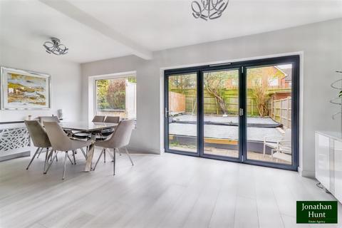 72 Fairfield, Buntingford, SG9 9NU