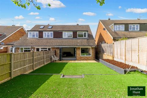 72 Fairfield, Buntingford, SG9 9NU