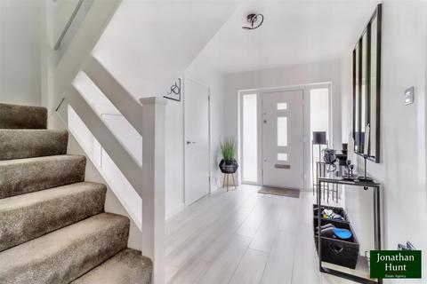 72 Fairfield, Buntingford, SG9 9NU