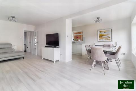 72 Fairfield, Buntingford, SG9 9NU