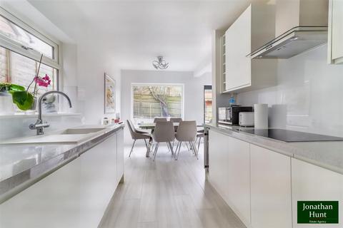 72 Fairfield, Buntingford, SG9 9NU