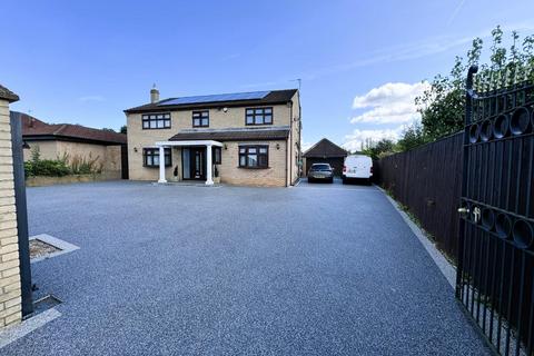 5 bedroom detached house for sale, Thornwood Avenue, Ingleby Barwick, Stockton-On-Tees