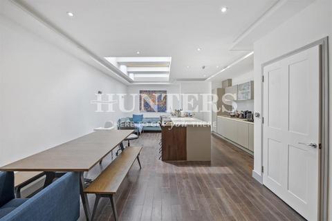 4 bedroom end of terrace house to rent, Westbere Road, West Hampstead, London, NW2