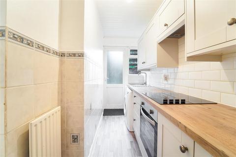 25 Barnard Gardens, New Malden, KT3 6QG