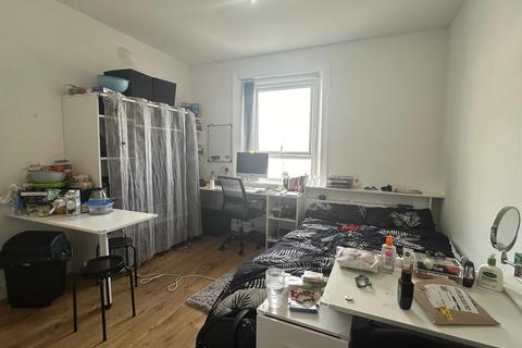 Studio to rent, 43a Kings Road, Brighton