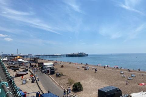 Studio to rent, 43a Kings Road, Brighton