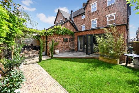 4 bedroom semi-detached house for sale, Thomas Drive, Guiseley, Leeds