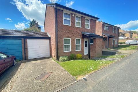 3 bedroom detached house to rent, Marjoram Place, Conniburrow, Milton Keynes