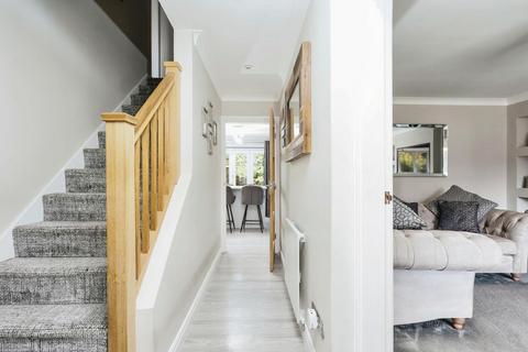 5 Moat Drive, Drayton Bassett, Tamworth, B78 3UG