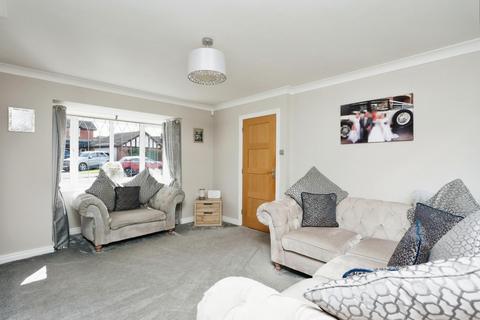 5 Moat Drive, Drayton Bassett, Tamworth, B78 3UG