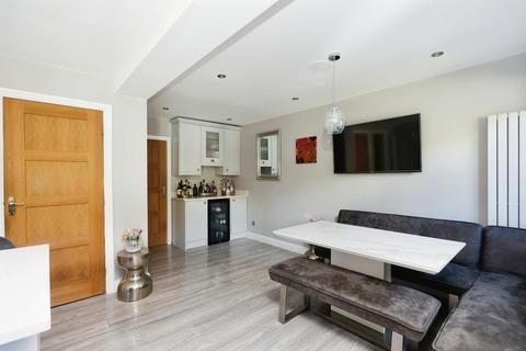 5 Moat Drive, Drayton Bassett, Tamworth, B78 3UG