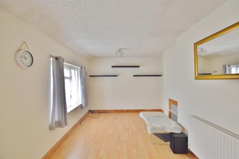 62 Deans Close, Stoke Poges, Slough, SL2 4JX