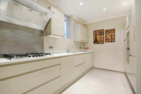 3 bedroom flat to rent, Fitzjohns Avenue, Hampstead, London