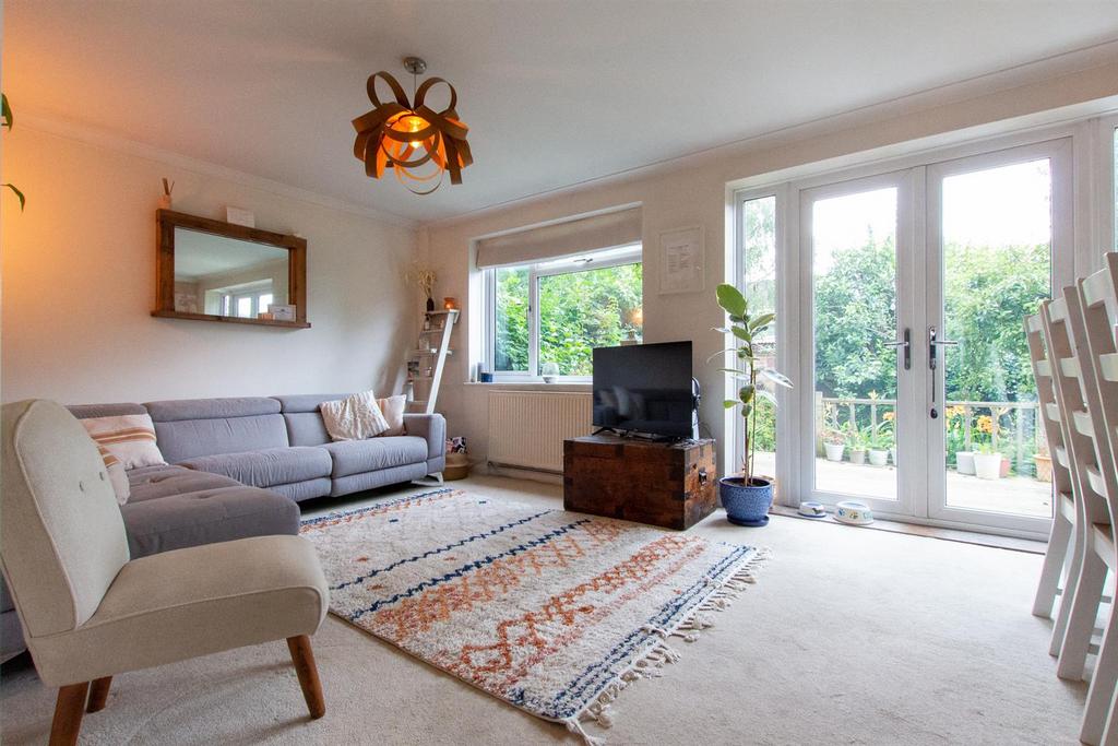 26 Sandy Vale - Living room.jpg