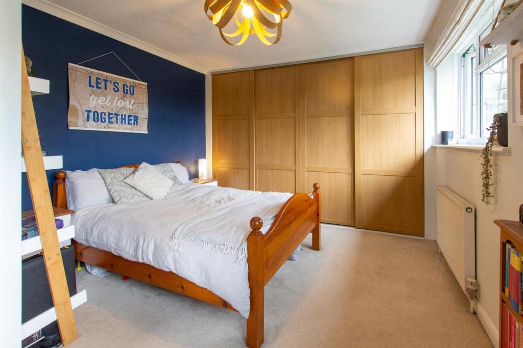 26 Sandy Vale - Bedroom 1.jpg