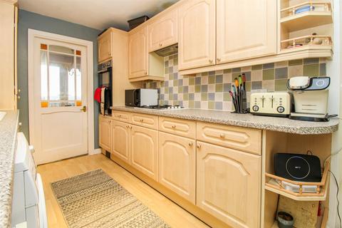 4 bedroom semi-detached house for sale, Coxley View, Wakefield WF4