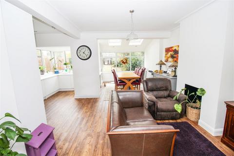 3 bedroom semi-detached house for sale, Prittlewell Chase, Westcliff On Sea