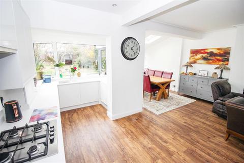 3 bedroom semi-detached house for sale, Prittlewell Chase, Westcliff On Sea