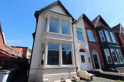 1 bedroom property to rent, 80 Park Road, Blackpool