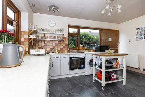 Valley View Ambler Thorn, Queensbury, Bradford, BD13 2DP