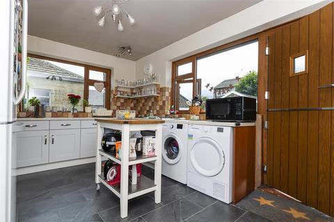 Valley View Ambler Thorn, Queensbury, Bradford, BD13 2DP