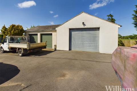 4 bedroom detached bungalow for sale, Bicester Road, Kingswood HP18