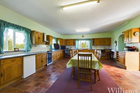 4 bedroom detached bungalow for sale, Bicester Road, Kingswood HP18