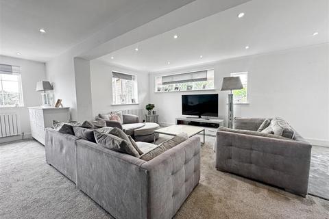 29 Templars Close, Greetland, Halifax, HX4 8QE