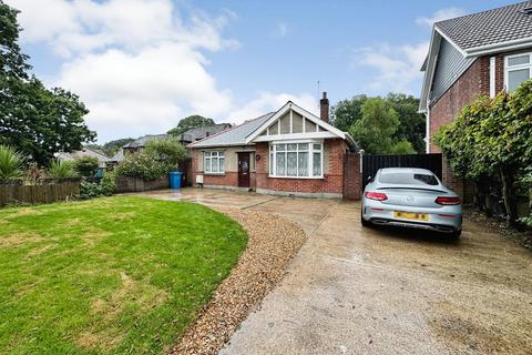 2 bedroom detached bungalow to rent, Ringwood Road, Poole BH12