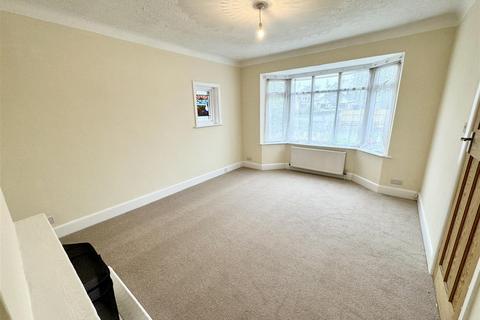 2 bedroom detached bungalow to rent, Ringwood Road, Poole BH12