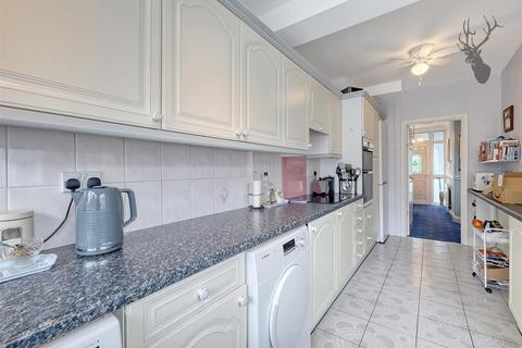 4 bedroom semi-detached house for sale, Larkshall Road, London E4