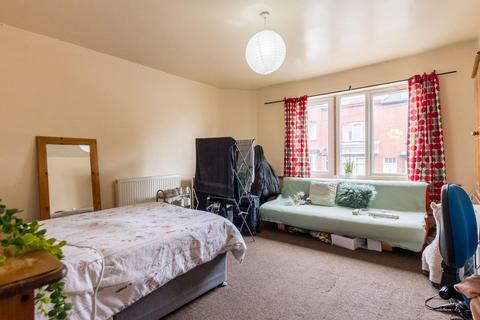 62 Manor Drive, Headingley, Leeds, LS6 1DD
