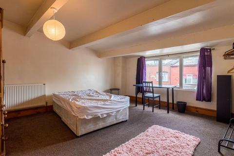 62 Manor Drive, Headingley, Leeds, LS6 1DD