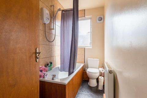 62 Manor Drive, Headingley, Leeds, LS6 1DD