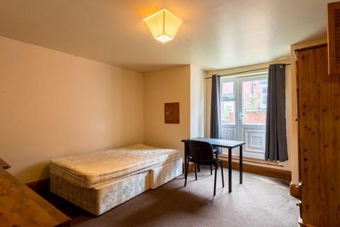 62 Manor Drive, Headingley, Leeds, LS6 1DD