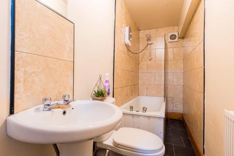 62 Manor Drive, Headingley, Leeds, LS6 1DD